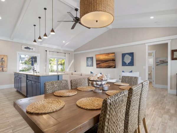 Four Bedroom Vacation Home in Holmes Beach Close to Beach